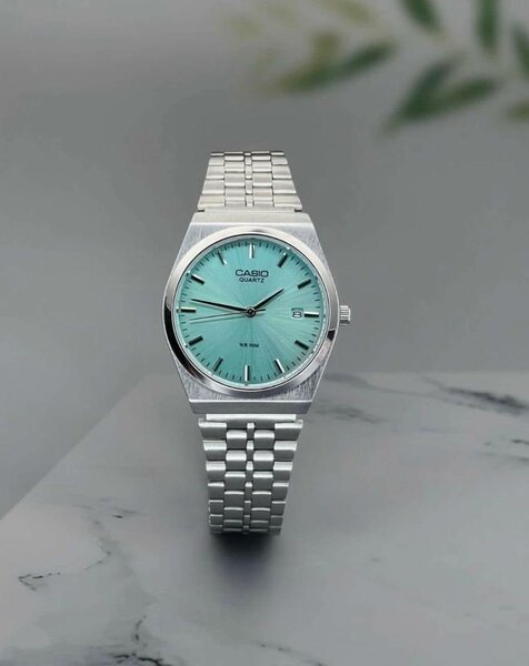 Montre CASIO argentée avec cadran turquoise