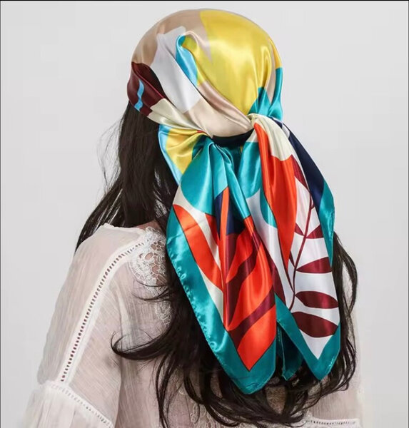 Écharpe en satin colorée