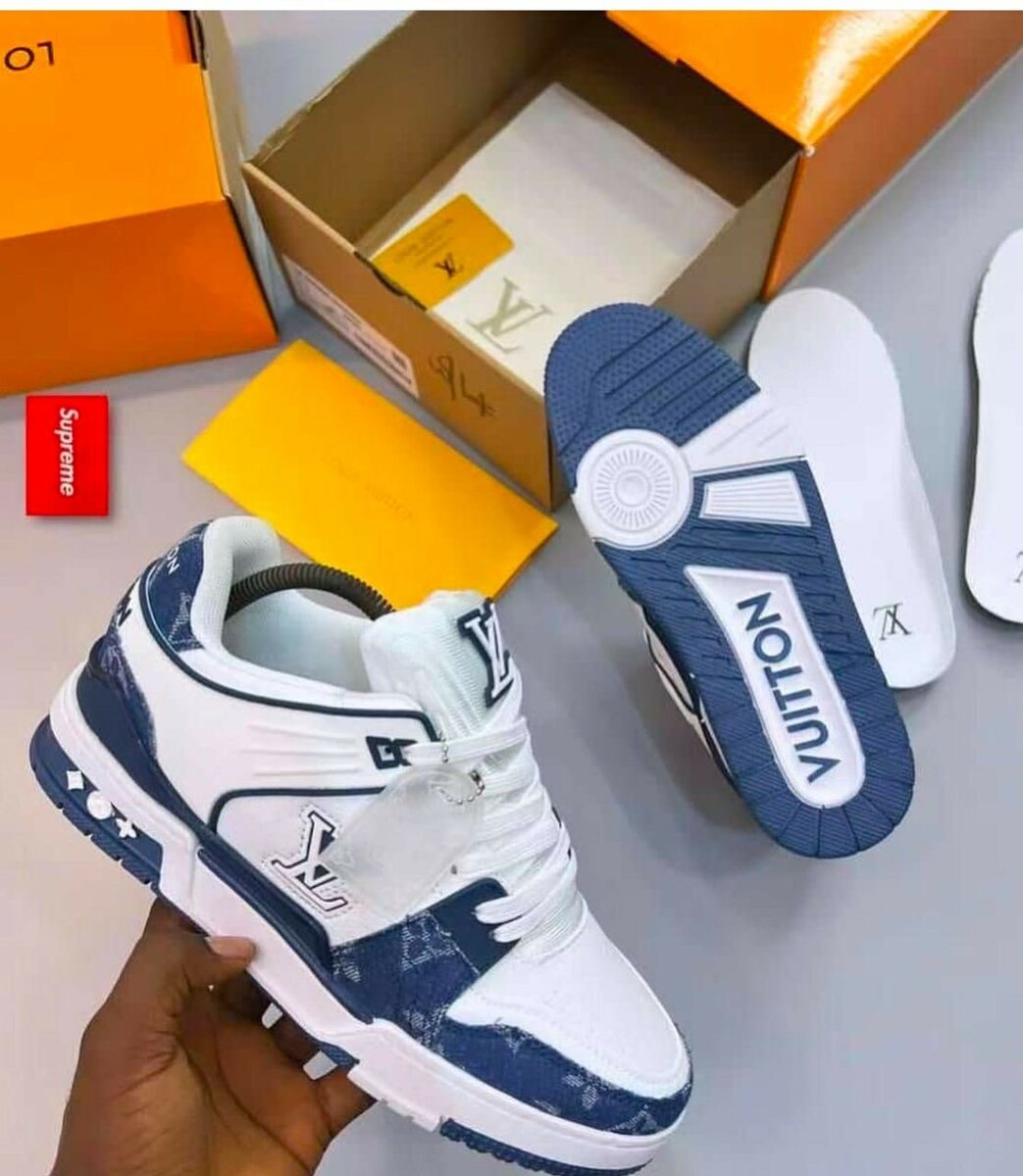 LOUIS VUITTON SNEAKER