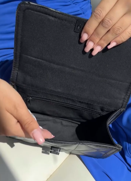 Стёганые сумочка на цепи от STRADIVARIUS черная