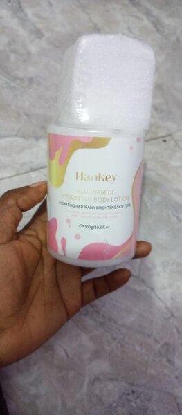 Niacinamide hydrating body lotion