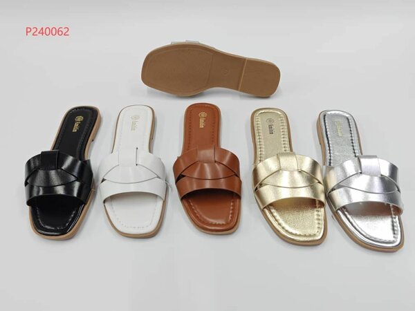 Sandales plates en cuir chic