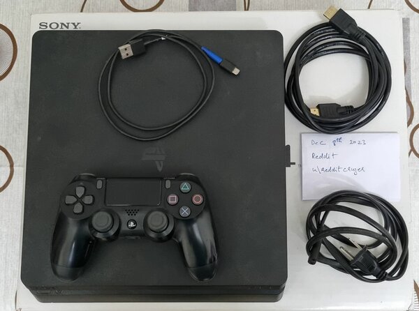 PS4 Slim 500G/ Une Manette [seconde main]