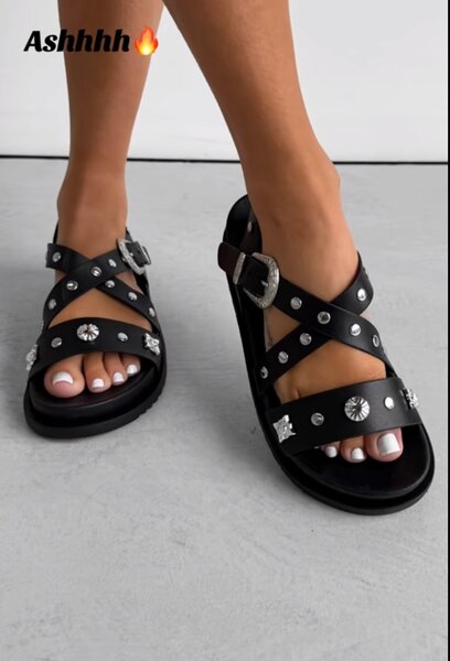 Sandales Noires Cloutées Élégantes