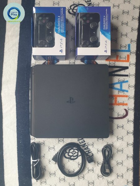 Console PS4 Slim encore neuve