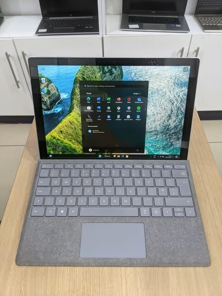 𝗠𝗶𝗰𝗿𝗼𝘀𝗼𝗳𝘁 𝗦𝘂𝗿𝗳𝗮𝗰𝗲 𝗣𝗿𝗼 𝟲  