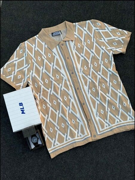 Chemise à motifs géométriques