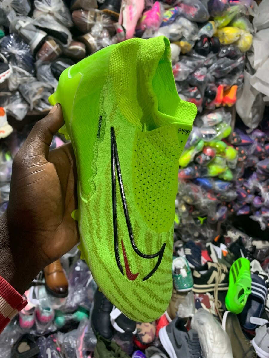 Chaussures de football couleur vive