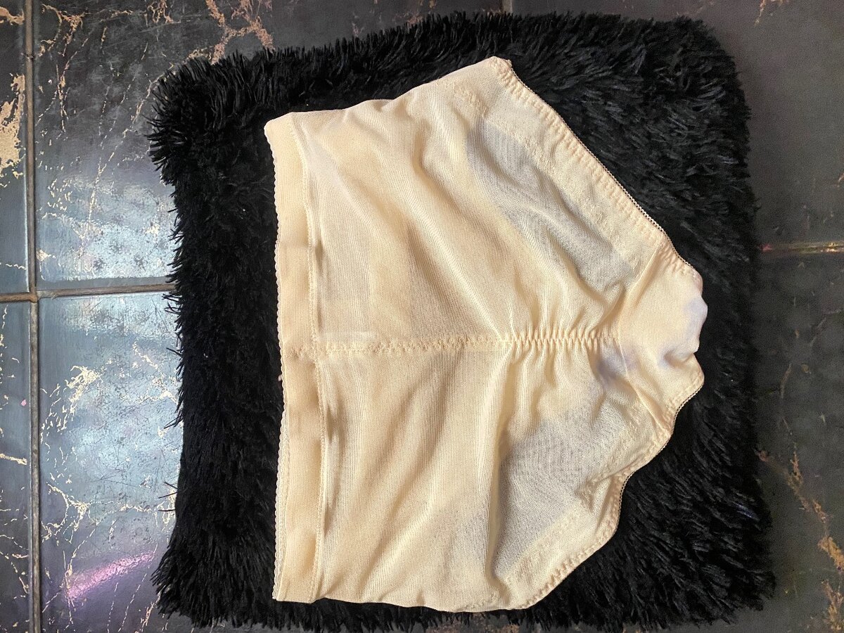 Pant with tummy adjustment pin