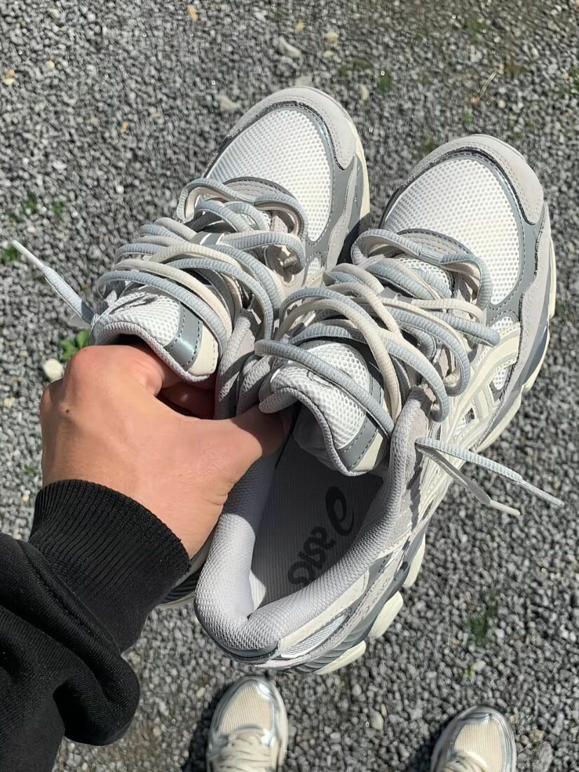 Asics  Baskets Homme Gris