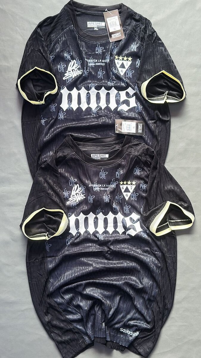 Maillots de football colorés