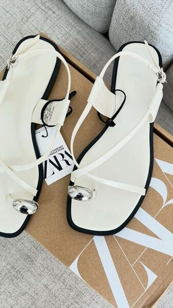 Sandales plates en cuir chic