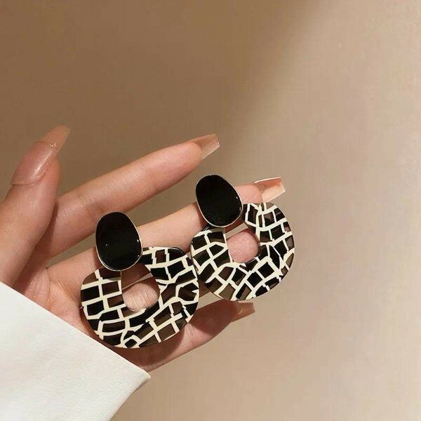 Boucles d'oreilles créoles modernes