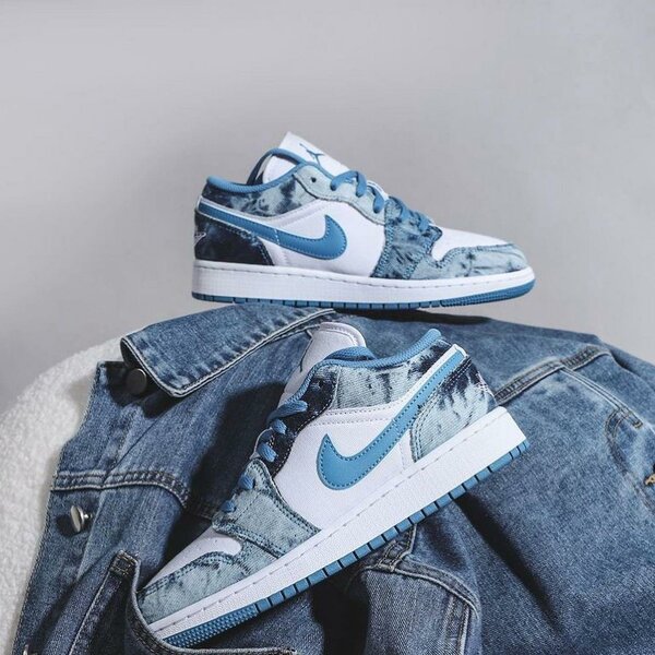 Baskets basses blanches et bleues