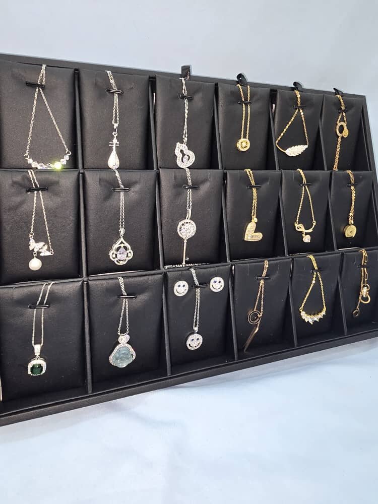 Élégants colliers en or et argent