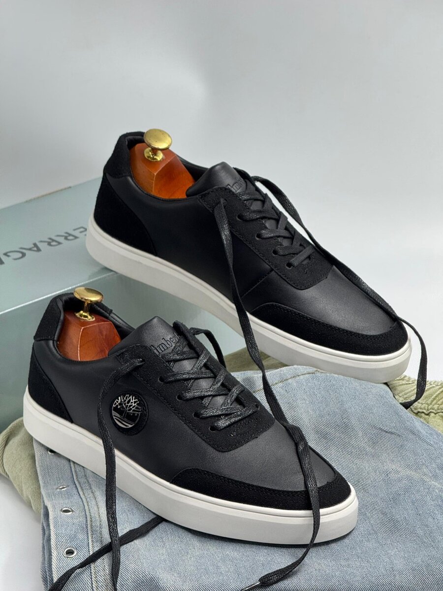 TIMBERLAND BLACK AND WHITE