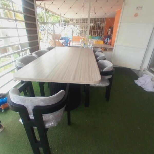 Table de salle à manger moderne