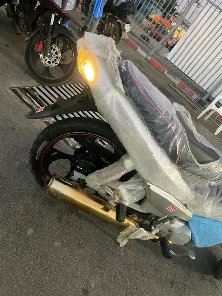 Moto neuve élégante
