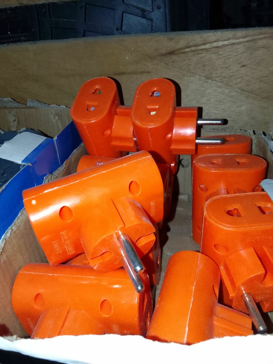 Adaptateur prise électrique orange