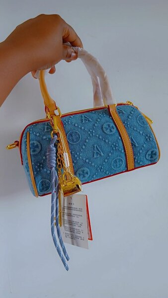 Sac à main élégant en cuir bleu