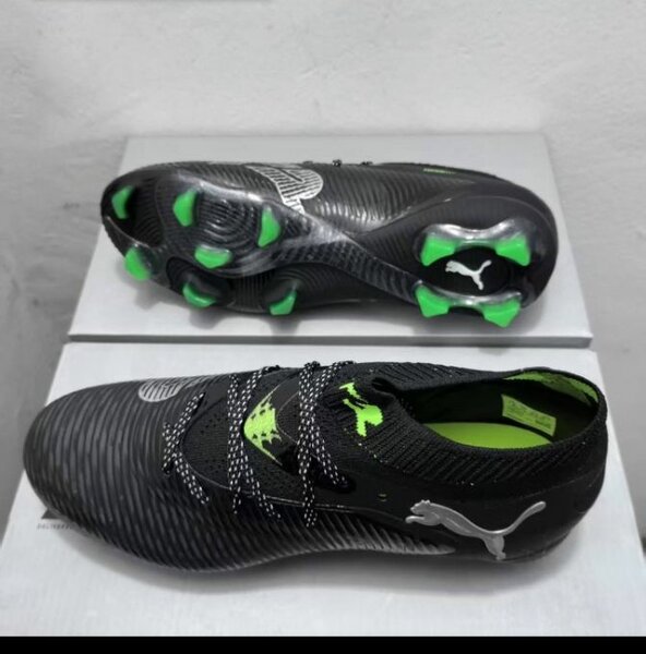 Nike Mercurial et adidas