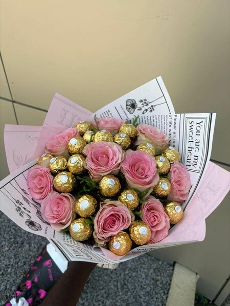 Bouquet de roses et chocolats
