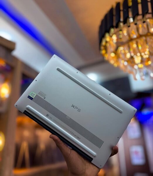 Dell XPS 13 V 7390 V Powered by Intel Core i7 V 16gig ram V