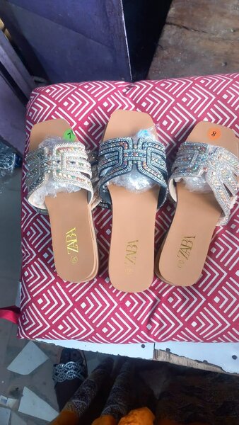 Sandales à ornements brillants