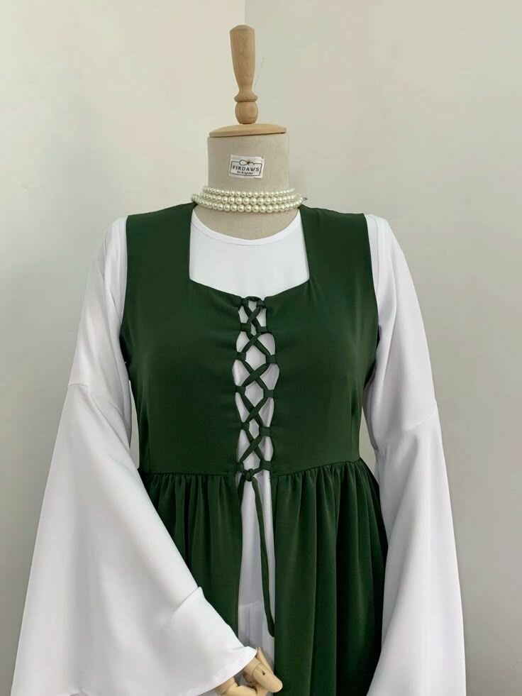 Robe médiévale élégante