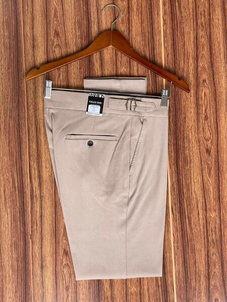 Pantalon beige homme élégant
