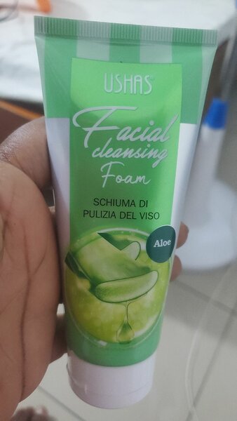 Mousse nettoyante vissage