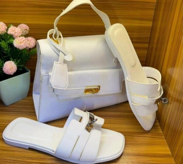 Sac blanc élégant et sandales