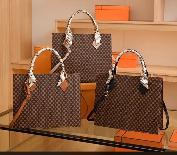 Sac à main élégant motif luxe