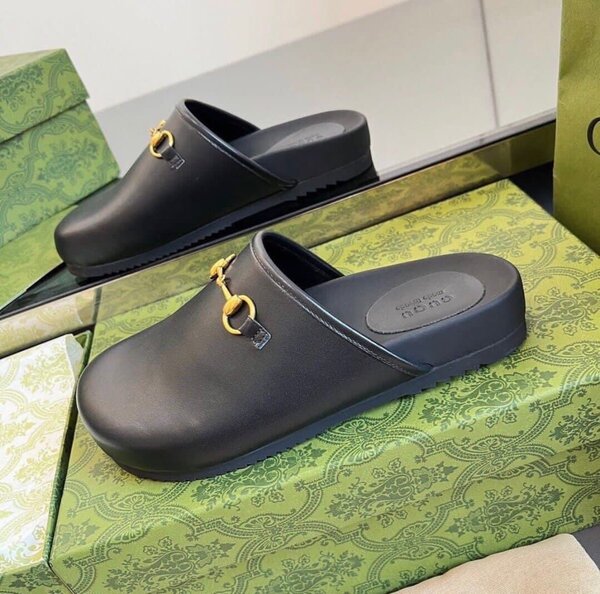 Mules en cuir élégantes