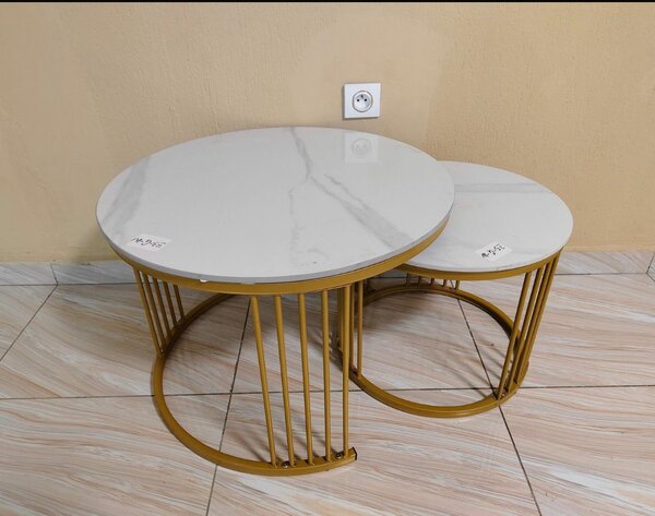 Tables gigognes en marbre or