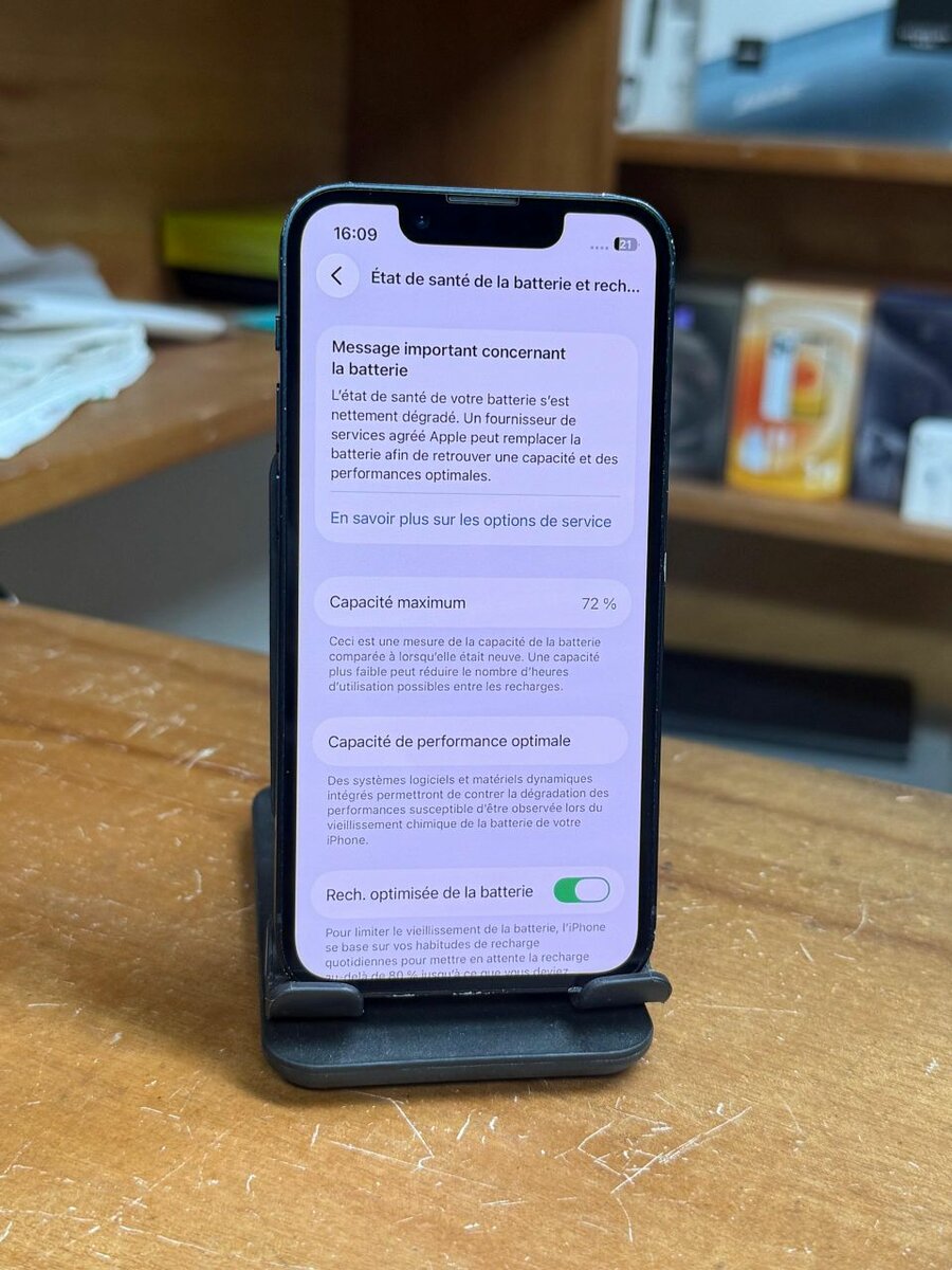 iPhone 13 quasi neuf