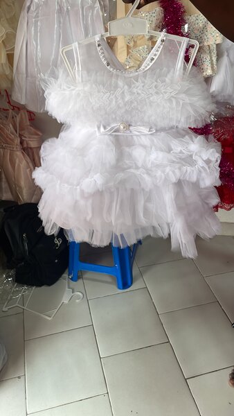 Robe Fille Blanche avec détails