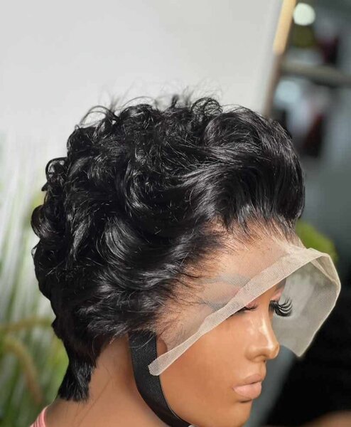 Perruque ondulée courte