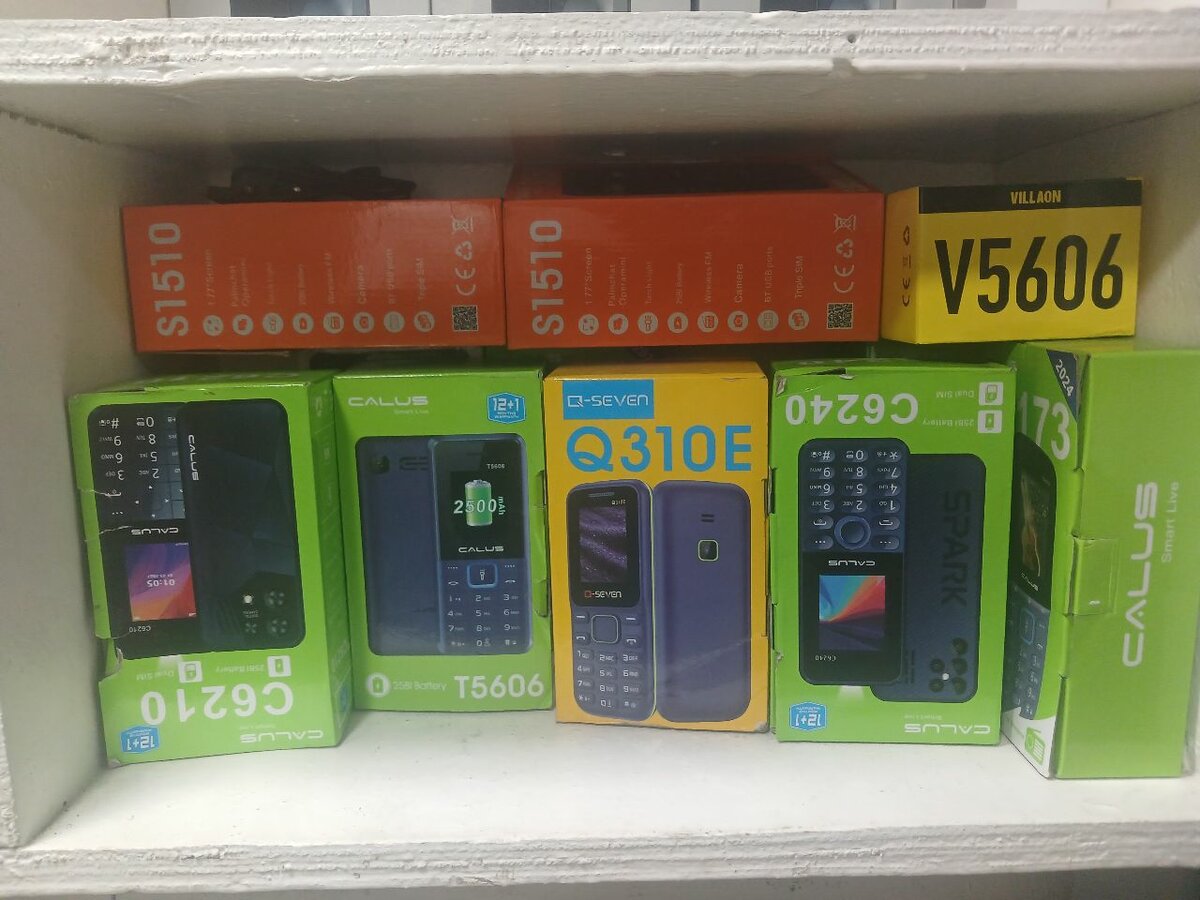 Téléphone portable basique CALUS