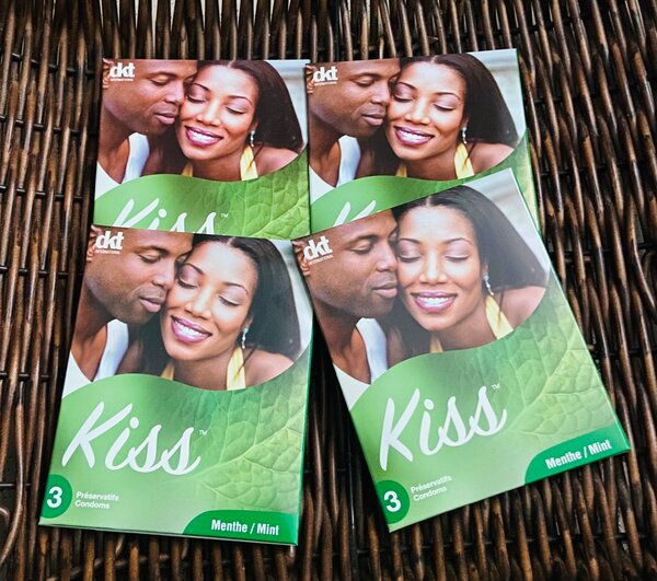 12 Préservatifs  Kiss(4 parqu)