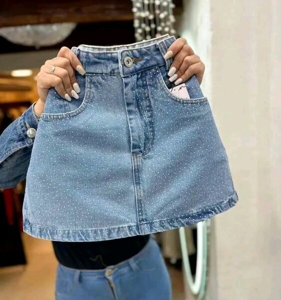 Mini jupe en jean bleu déchiré