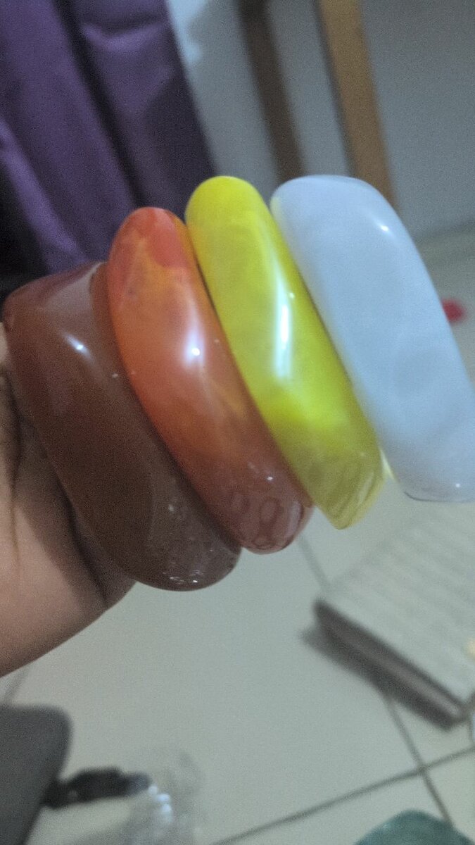 Bracelets en résine colorée