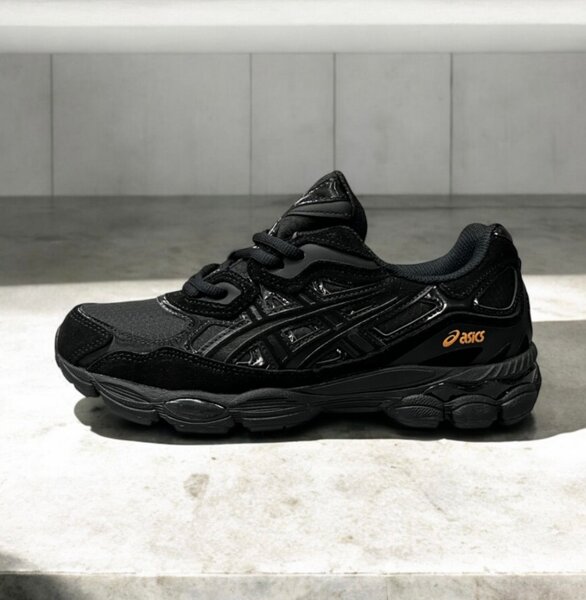 ASICS noires