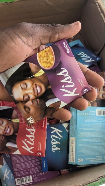 18 préservatifs + 3 lubrifiant