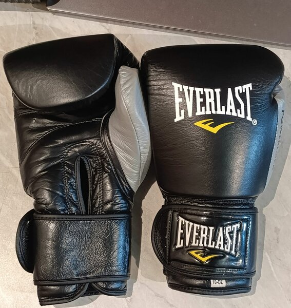 Боксёрские перчатки