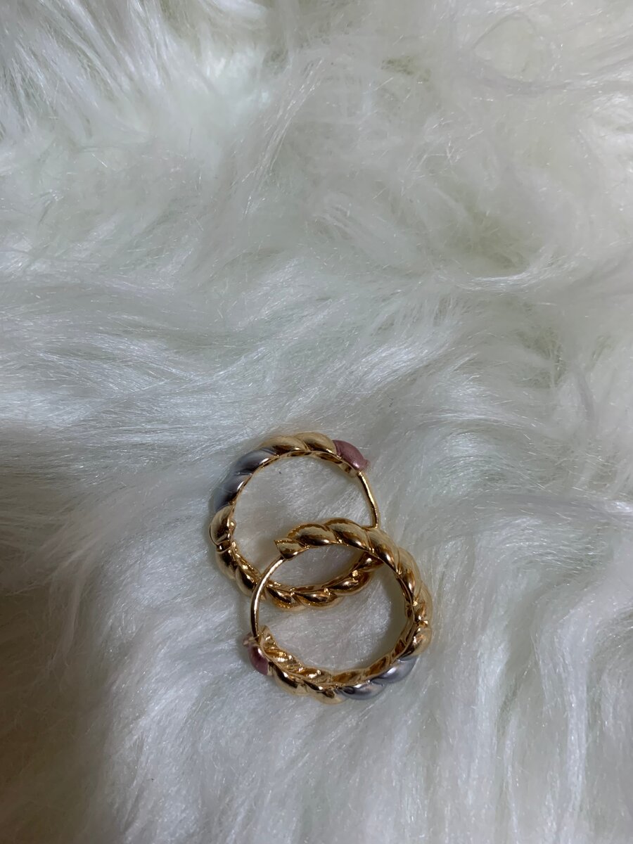 Boucles d'oreilles torsadées en or