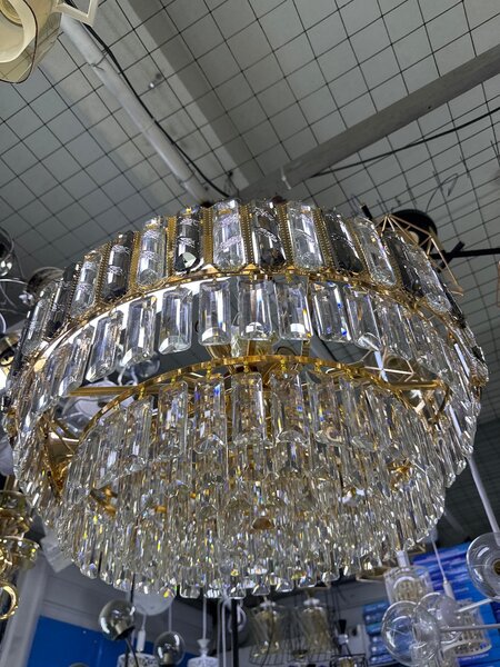Полу хрустальная люстра