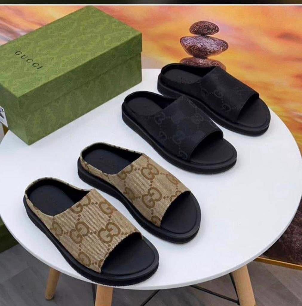 Claquettes de luxe élégantes