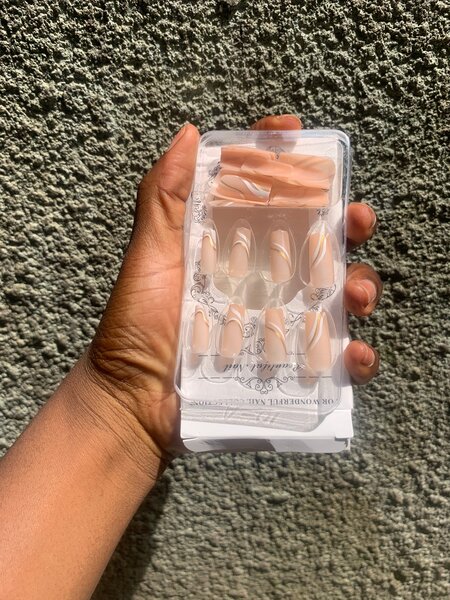 Ongles Press-On Nude Élégants