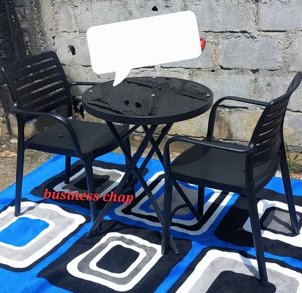 Table vitrée ronde + chaises